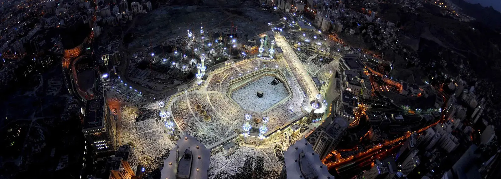 المسجد الحرام والكعبة المشرفة ليلًا